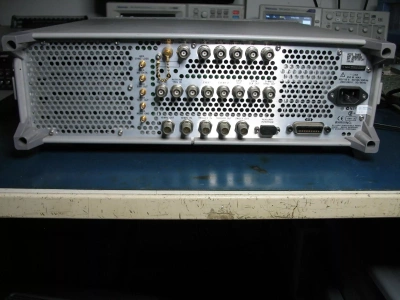 Векторный генератор сигналов Agilent E4436B